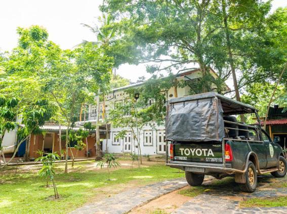 Tembo Cottage Wilpattu Exterior photo